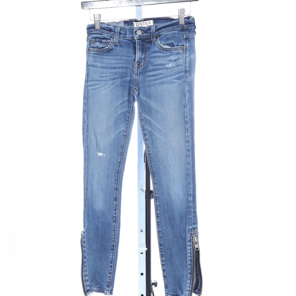 Textile Elizabeth and James Faded Wash Zipper Hem Davis Jeans Size 24